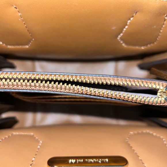 Michael Kors mini purse - Picture 5 of 8